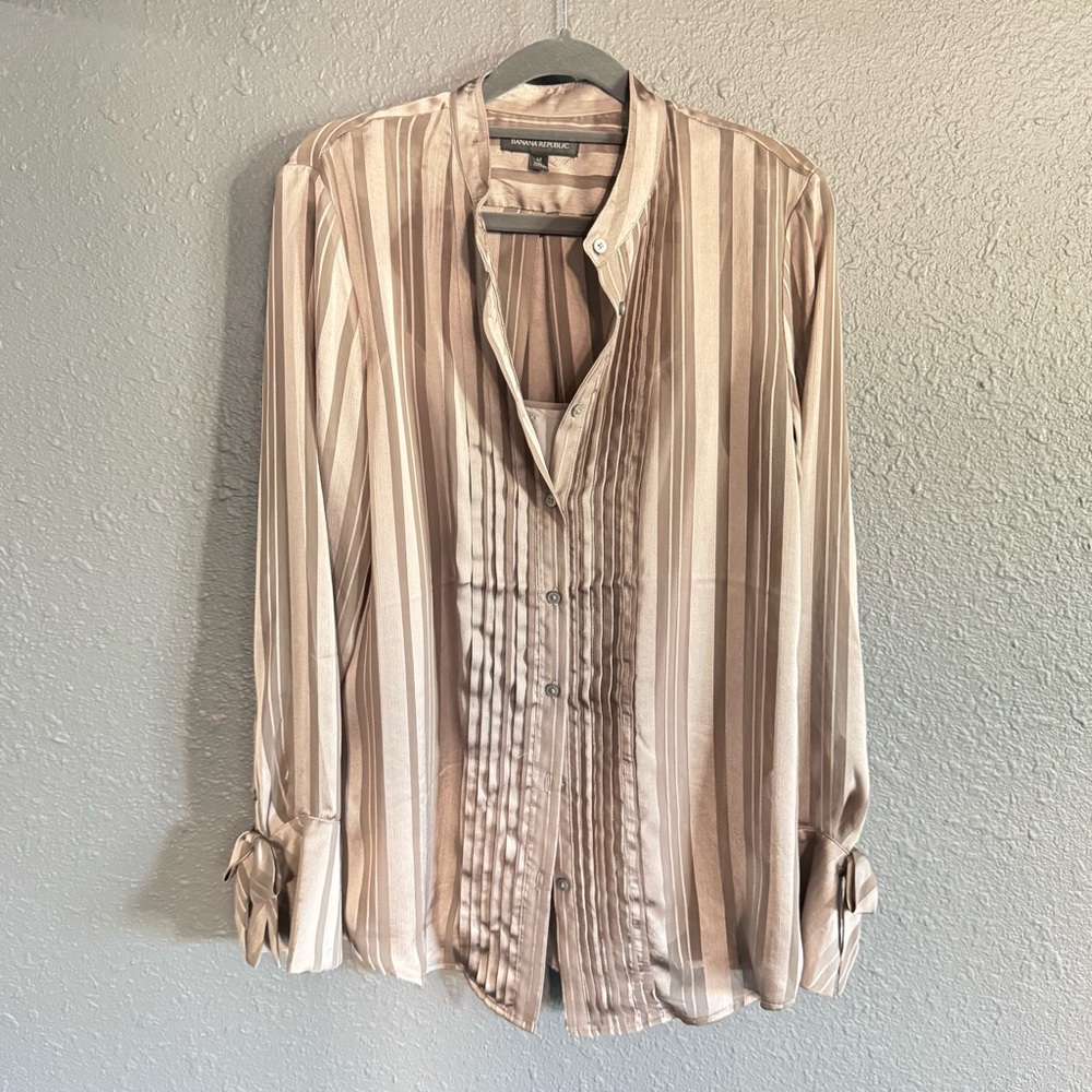 Banana Republic Taupe Striped Blouse Size M 19"x31" NWOT!